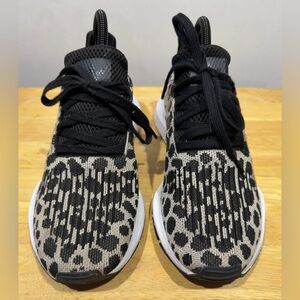 Adidas Women's Swift Run Shoe Black Cheetah Leopard Print, Size 7.5 (FLAW)